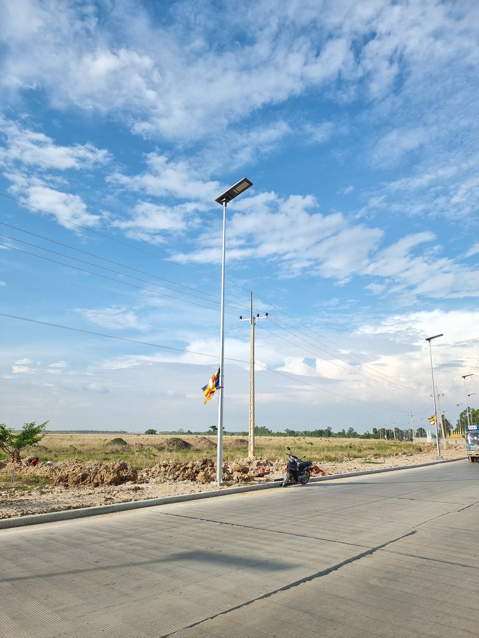 Solar LED Street Light at Wat Phneat - Image 2